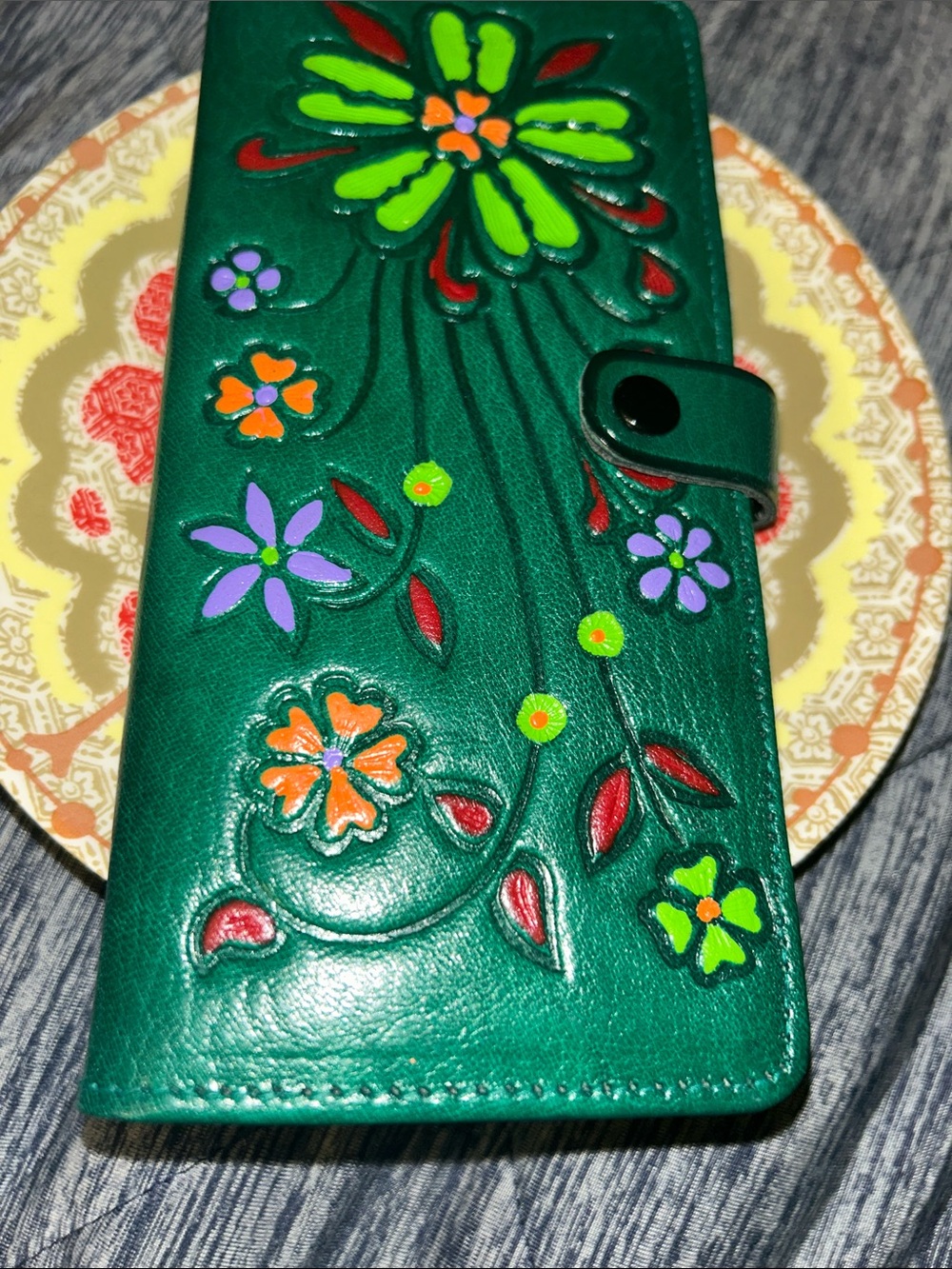 New green leather Hand-Painted Floral Green Wallet - Picture 2 of 16